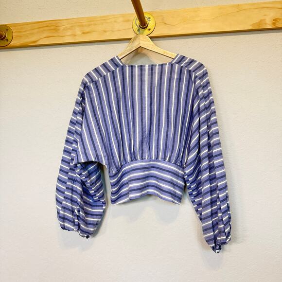 Women's Banana Republic Cropped Blue and White Striped Blouse Size 6 NEW - Picture 8 of 10